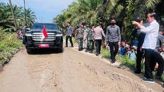 Presiden Jokowi Tinjau Ruas Jalan Gunting Saga, Labuhanbatu Utara, 17 Mei 2023