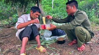 Arduous journey: Harvesting wild vegetables to sell and family meals full of love