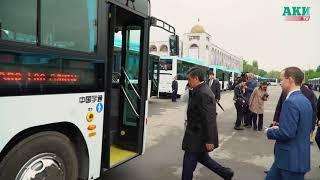 Президент Жээнбеков стал первым пассажиром нового автобуса