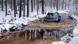 Renault Duster, по лужам, в брод.