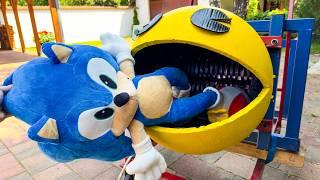 Real Life PACMAN SHREDDER vs Giant SONIC