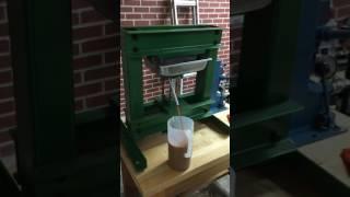 Cold Press Juicing - Using the Juice Press