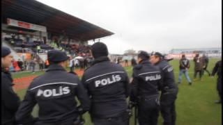 Düzcespor'un Bodrumspor'u konuk ettiği karşılaşmada Türk sporuna yakışmayan görüntüler