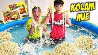 BERENANG DI KOLAM MIE INSTAN  BADAN PENUH MINYAK & BUMBU ? Tantangan Vlog Lucu | CnX Adventurers