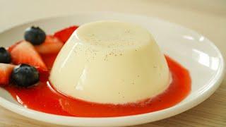 Vanilla Panna Cotta With Strawberry Sauce