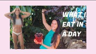 What I eat in a day - fruitarian yogi