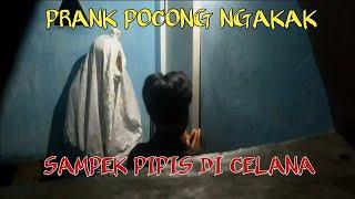 PRANK POCONG WC UMUM NGAKAK SAMPEK KENCING DI CELANA