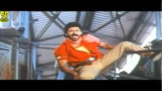 Venkatesh comedy fight with vilans batch in Railway station-Coolie No1