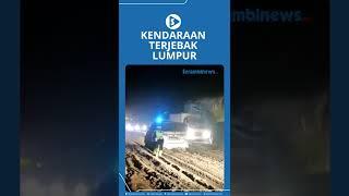 Sejumlah Kendaraan Terjebak Lumpur