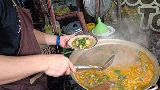 MIE GODOG CIPTO ROSO THE STALL IS NARROW BUT THE CUSTOMERS ARE PERTAMINA EMPLOYEES