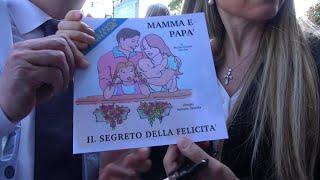 Congresso famiglie Verona, la favola no gender: "Il segreto della felicità? Una mamma e un papà"