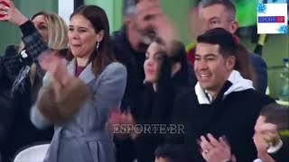 Reação das mulheres vendo CRISTIANO RONALDO jogando