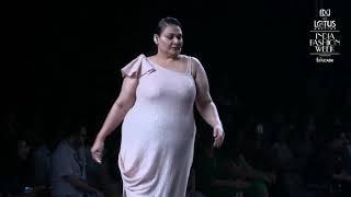 Beena Malji.. Plus size model walks for LOTUS INDIA FASHION WEEK #LMIFWSS20