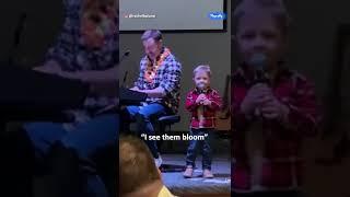 3-year-old crushes his first time singing in front of a crowd - “ohh yeaa” ️️