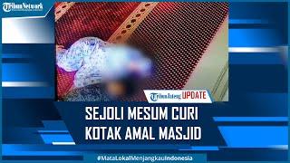 Detik-detik Sejoli Mesum Curi Kotak Amal Masjid Terekam CCTV