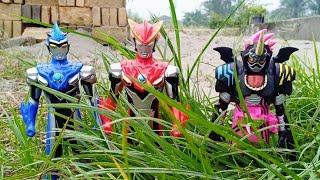 Menemukan Kotak Mainan Ultraman  Ultraman Zero Ultraman Roso Kamen Rider Zero one