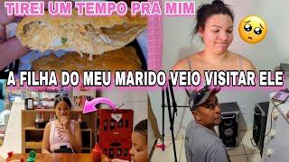 A FILHA DO MEU MARIDO VEIO VISITAR ELE- TENTANDO O MELHOR POR MIMSAIMOS DE CASA