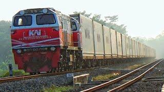 KERETA BARANG ANGKUTAN PETI KEMAS TERPANJANG DAN TERBERAT DI PAGI HARI