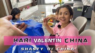 MAKAN KWETIAO DAN KETOPRAK DI HARI VALENTIN  CHINA,GAK LUPA JUGA TERIMA KEJUTAN DARI SUAMI & ANAK2