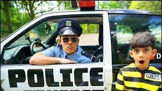 Jason dan Alex sebagai polisi, video informasi untuk anak-anak