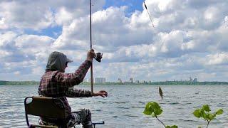 Fishing the tide and the Wind. Match fishing on a float, float rigging