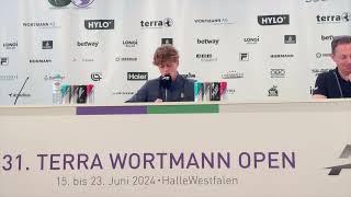 Jannik Sinner speaking German: Pressekonferenz auf Deutsch nach Sieg vs Tallon Griekspoor Halle 2024