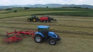 KUHN GA 7501 / 8121 - Rakes (In action)