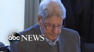 Former SS Auschwitz Guard Apologizes at Trial in Germany