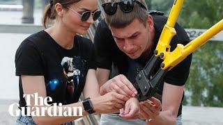 Ukrainian couple break up after being handcuffed together for 123 days