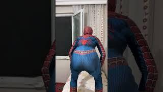 SPİDERMAN ÖRÜMCEK ADAM DELİRDİ !! Kameralara yakalandı #shorts