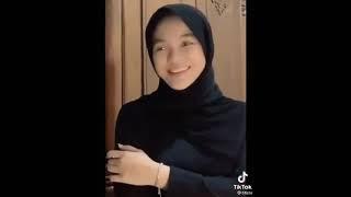 Jilbab hitam cantik manis