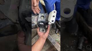 Vehicle body vibration issue due engine mounting #vibration #shorts #youtubeshorts