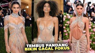 PAKE BAJU TAPI DALAMNYA KELIATAN! 10 Artis Tampil dangan Busana Transparan di MET GALA 2021