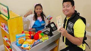 Wendy Pretend Playing at Super Market & Helping Customers