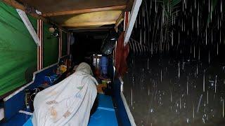 Mancing udang dimalam hari dan bermalam di perahu sampai diguyur hujan deras.