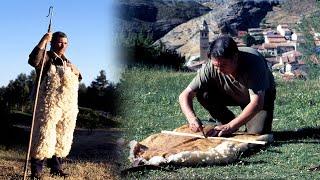 The zagón. Shepherd's wool garment to protect from the cold | Lost Trades | Documentary film