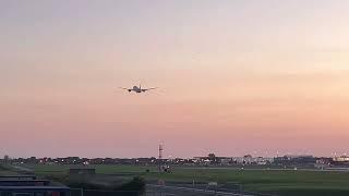 Amazing close view of take off at Montréal-Pierre Elliott Trudeau International Airport (YUL) Canada