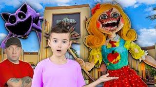 HUGGY WUGGY & MISS DELIGHT AT UNIVERSAL STUDIOS! (POPPY PLAYTIME CHAPTER 3)