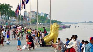 Riverside in Phnom Penh City at Sunday Evening, Crowed Cambodians always visit to views Mekong River