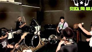 Stick No Bill - Hanya Di Radio (Headwinds)