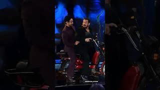 Amir Khan and Salman Khan at big boss finale