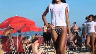 Desfile de modelos da Cidade de Deus na praia de Ipanema divulga Rio+20