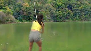 Beaut woman fishes  old man & carps pull 100s lbs! Unbearable! Female angler]