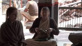 Dinatarine Devi - clip of kirtan at Jagannatha Das Babaji samadhi Mayapur Dec 2009 - Kapila.MPG