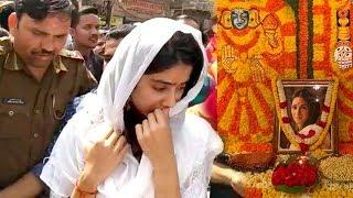 Jhanvi Kapoor CRY!NG At Mother SRIDEVI's 1st D.Annicersary Pooja in Kashi