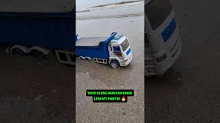 AKSI EPIC TRUK OLENG MUATAN PASIR DI PANTAI #mainan #trukoleng #truck #truk #trukpasir #truktronton