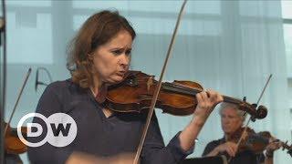 Die Geigerin Patricia Kopatchinskaja beim Beethovenfest in Bonn | DW Deutsch