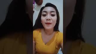 Mbak cantik Belajar nyanyi  