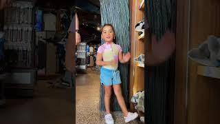 Amanda enseñándonos este famoso baile  #shorts #tiktok #trend #kids