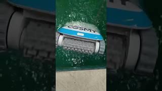 The pool robot COSMY THE BOT 250 effectively cleans the pool walls. #cosmy  #poolcleaner